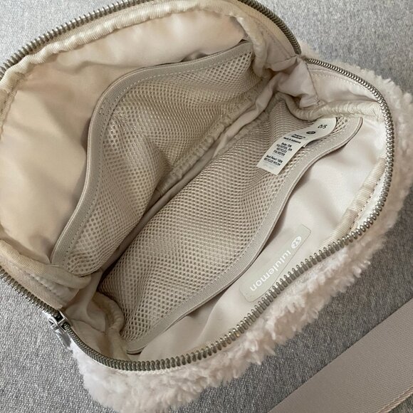 Lululemon Lunar New Year Everywhere Bunny Belt Bag 1L Fleece - Picture 13 of 16